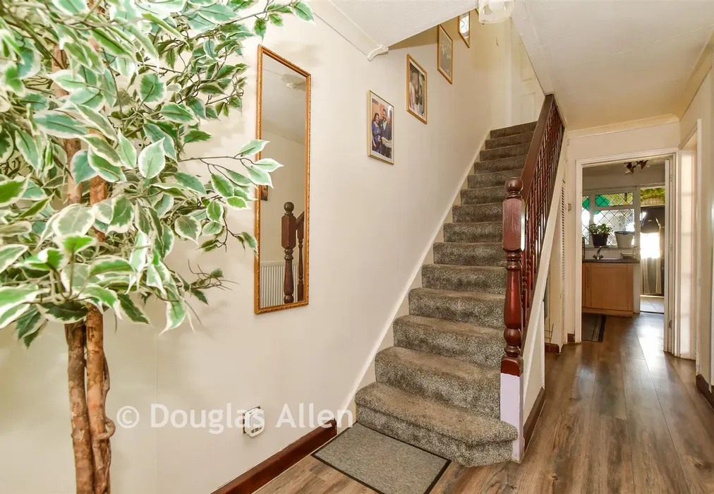 Hallway - Shepeshall, Basildon, Essex - Wards of Kent