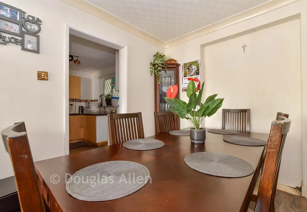 Dining Room - Shepeshall, Basildon, Essex - Wards of Kent