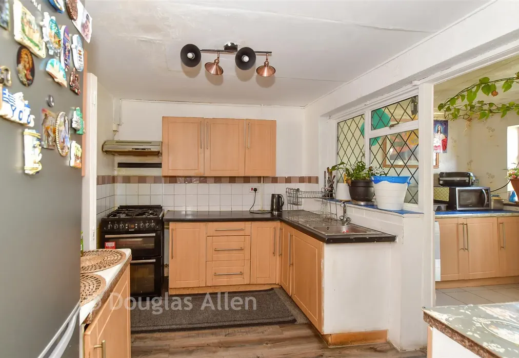 Kitchen - Shepeshall, Basildon, Essex - Wards of Kent