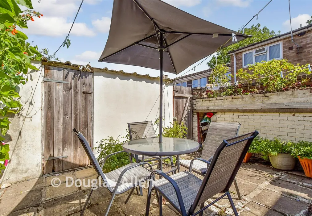 Rear Garden - Shepeshall, Basildon, Essex - Wards of Kent