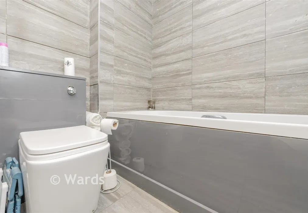 Bathroom - Fenners Marsh, Gravesend, Kent - Wards of Kent