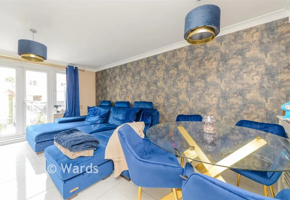 Lounge - Fenners Marsh, Gravesend, Kent - Wards of Kent