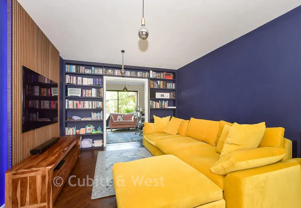 Lounge. - Long Lane, Handcross, Haywards Heath, West Sussex - Wards of Kent