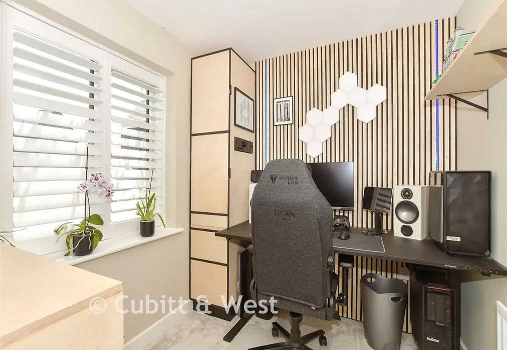 Study. - Long Lane, Handcross, Haywards Heath, West Sussex - Wards of Kent