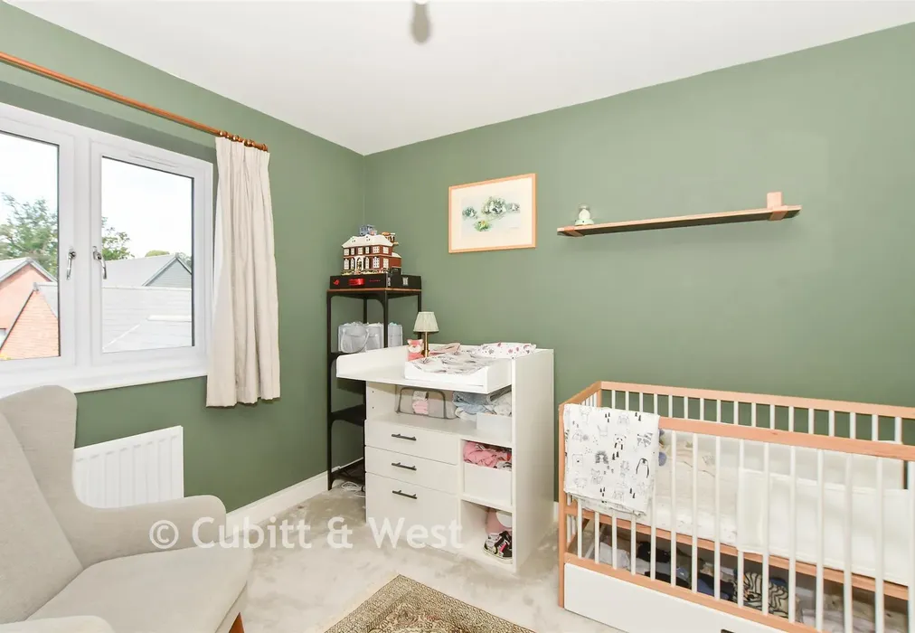 Bedroom 4 - Long Lane, Handcross, Haywards Heath, West Sussex - Wards of Kent