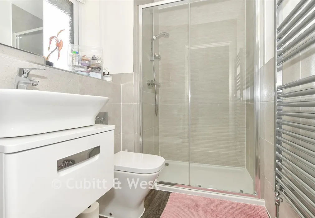 En-Suite Shower Room - Long Lane, Handcross, Haywards Heath, West Sussex - Wards of Kent