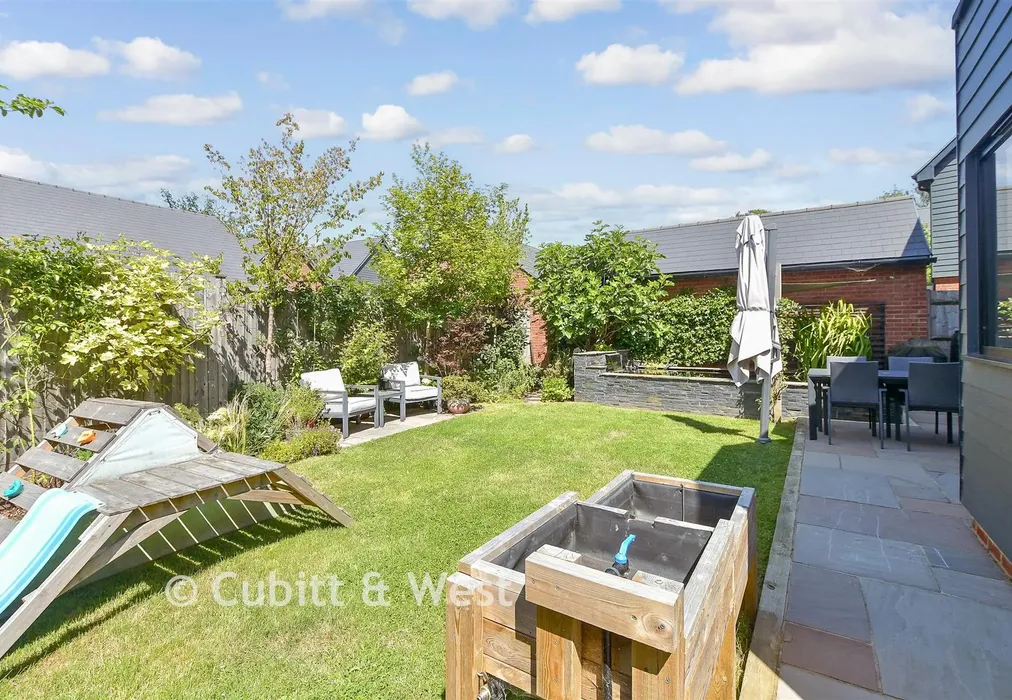 Rear Garden - Long Lane, Handcross, Haywards Heath, West Sussex - Wards of Kent