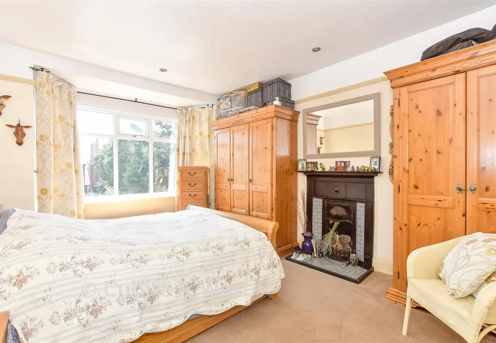 Bedroom 1 - Parklands Avenue, Bognor Regis, West Sussex - Wards of Kent