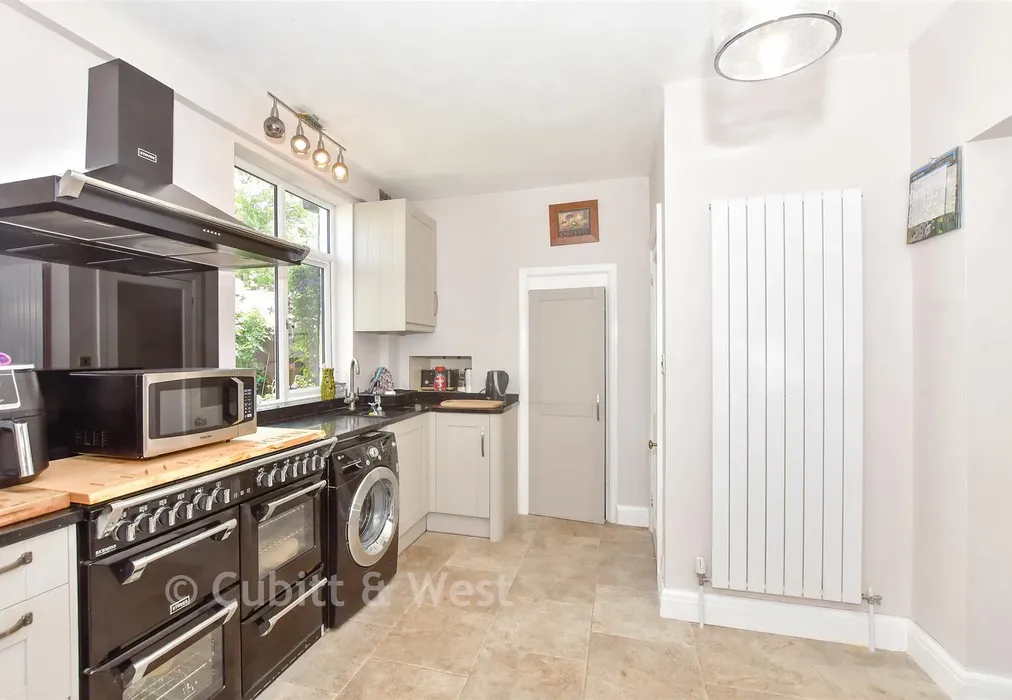 Kitchen - Parklands Avenue, Bognor Regis, West Sussex - Wards of Kent
