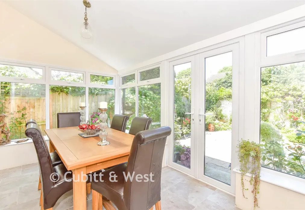 Garden Room - Parklands Avenue, Bognor Regis, West Sussex - Wards of Kent