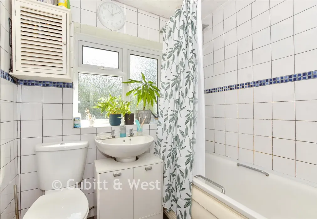 Bathroom - Priorsdean Crescent, Havant, Hampshire - Wards of Kent