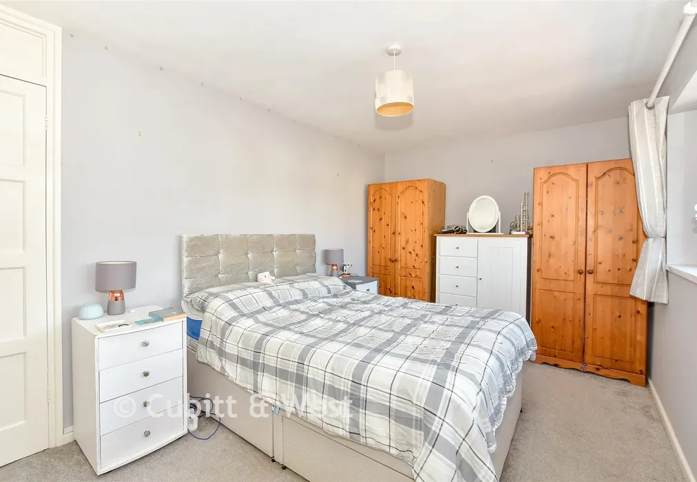 Bedroom 1 - Priorsdean Crescent, Havant, Hampshire - Wards of Kent