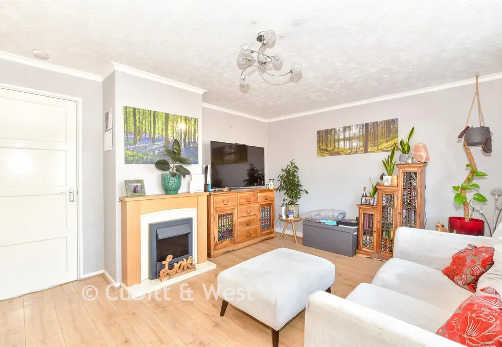 Lounge - Priorsdean Crescent, Havant, Hampshire - Wards of Kent