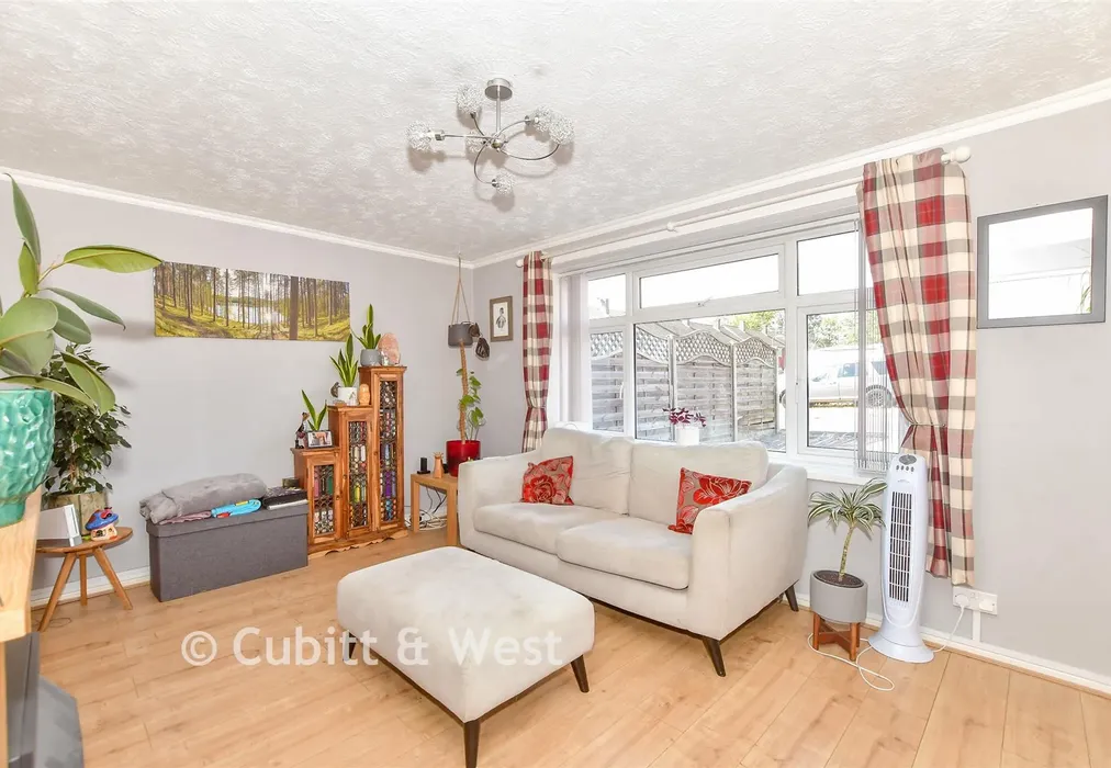 Lounge - Priorsdean Crescent, Havant, Hampshire - Wards of Kent