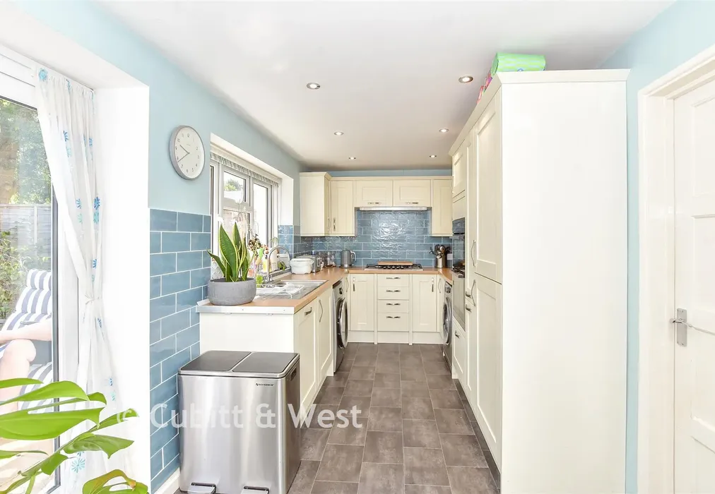 Kitchen - Priorsdean Crescent, Havant, Hampshire - Wards of Kent