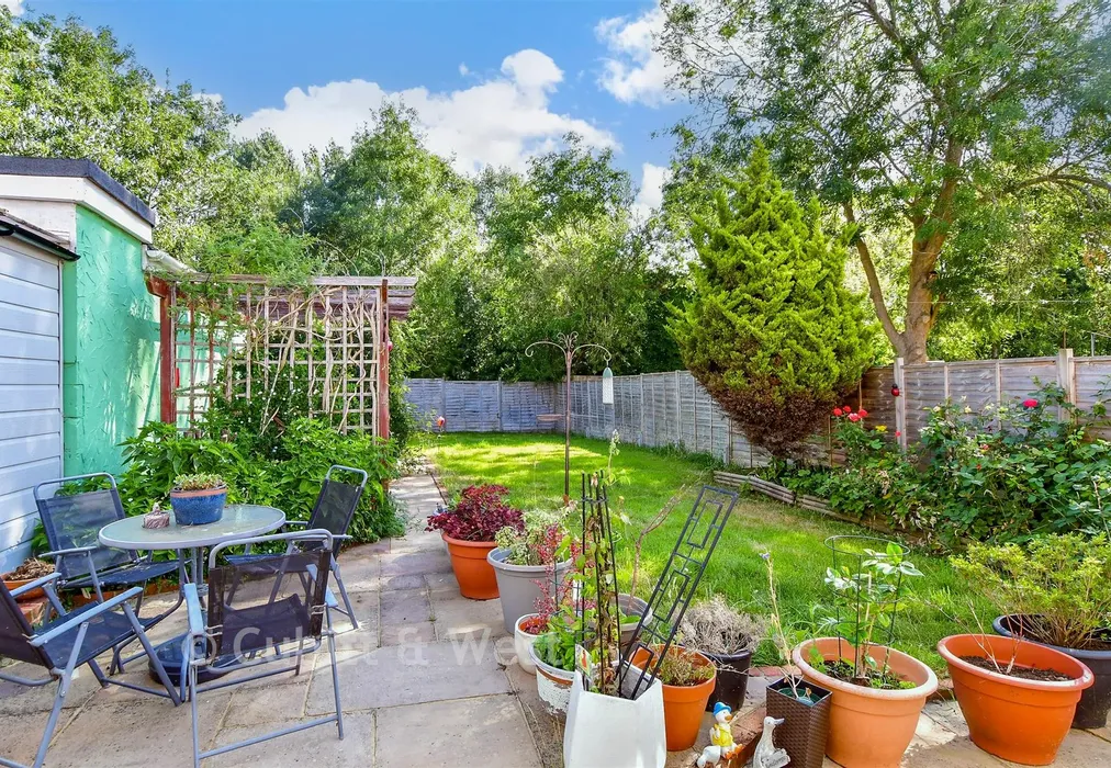 Rear Garden - Priorsdean Crescent, Havant, Hampshire - Wards of Kent