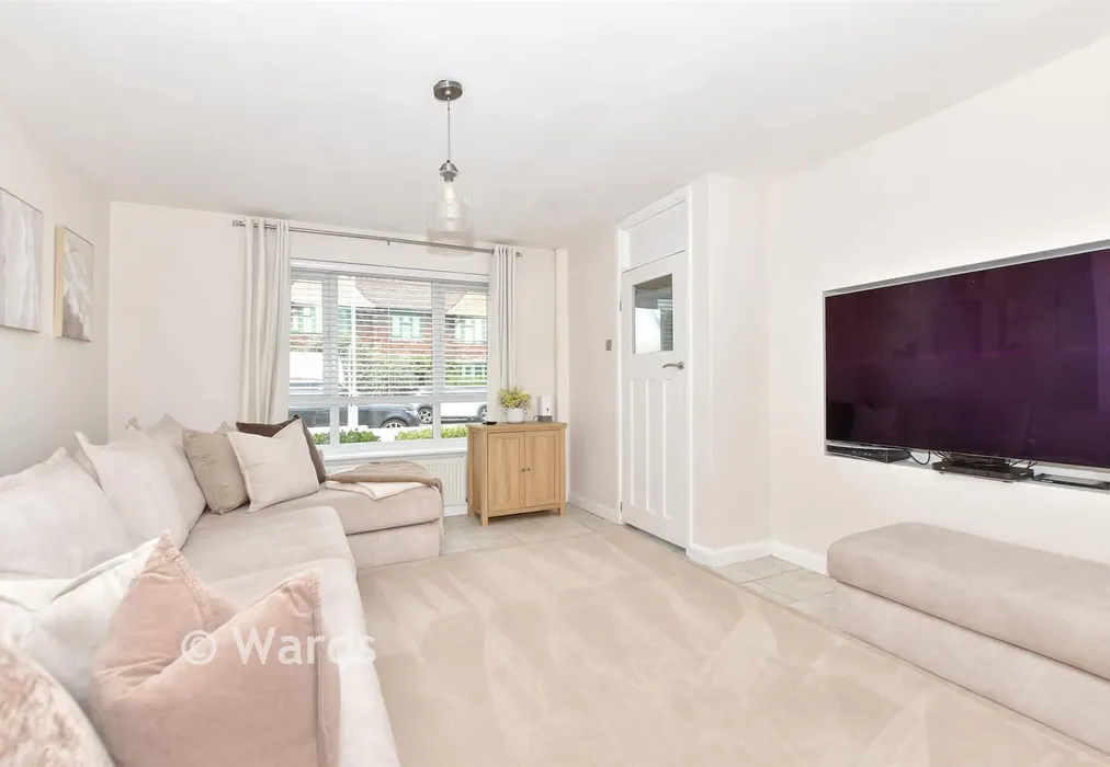 Lounge - Richmond Avenue, Cliftonville, Margate, Kent - Wards of Kent