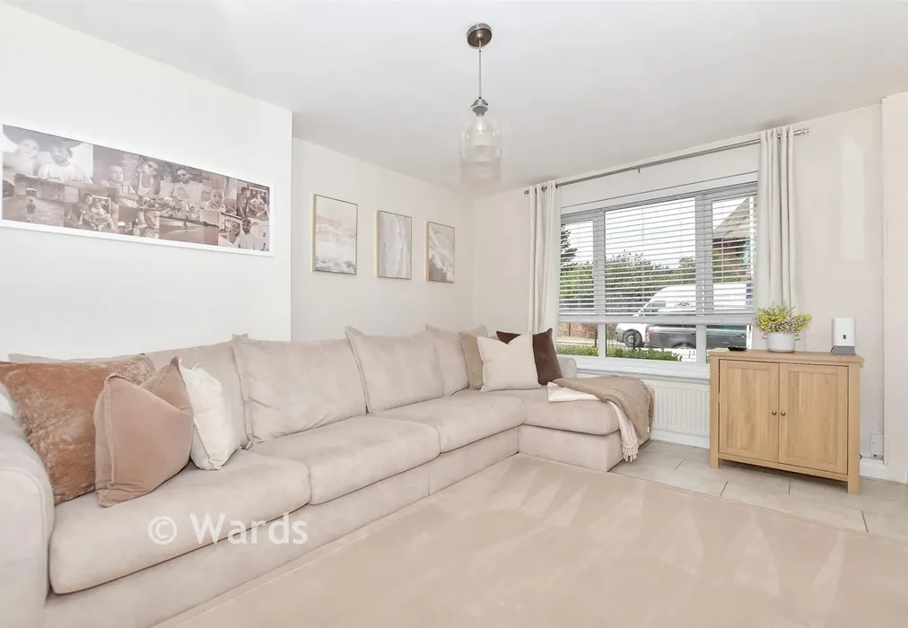 Lounge - Richmond Avenue, Cliftonville, Margate, Kent - Wards of Kent