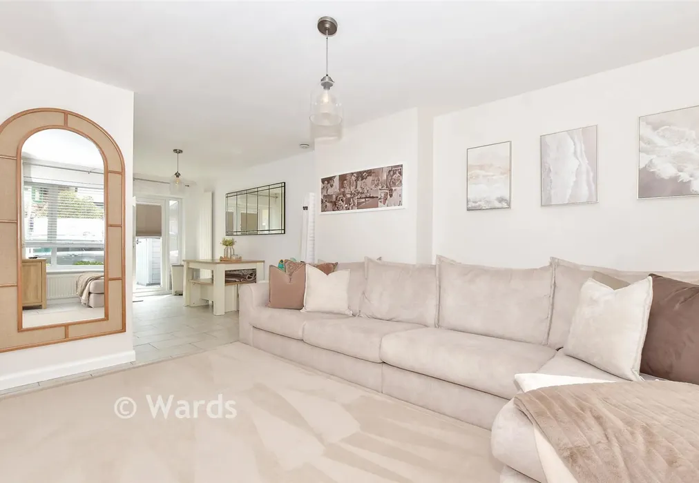 Lounge - Richmond Avenue, Cliftonville, Margate, Kent - Wards of Kent
