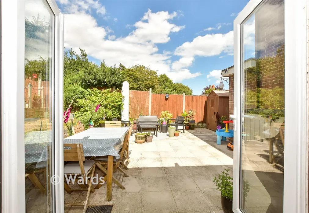 External Lifestyle Photograph - Westside, East Langdon, Kent - Wards of Kent