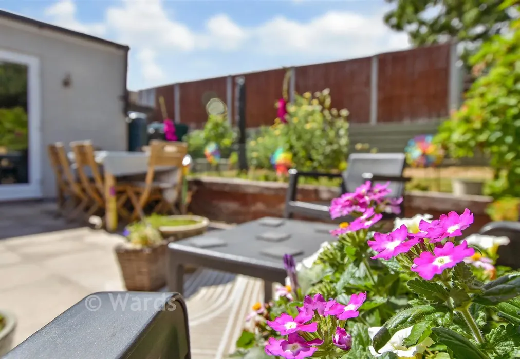 External Lifestyle Photograph - Westside, East Langdon, Kent - Wards of Kent