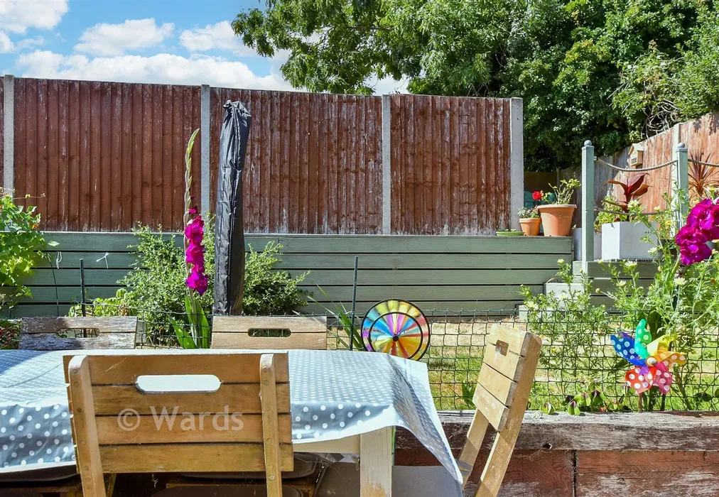 External Lifestyle Photograph - Westside, East Langdon, Kent - Wards of Kent
