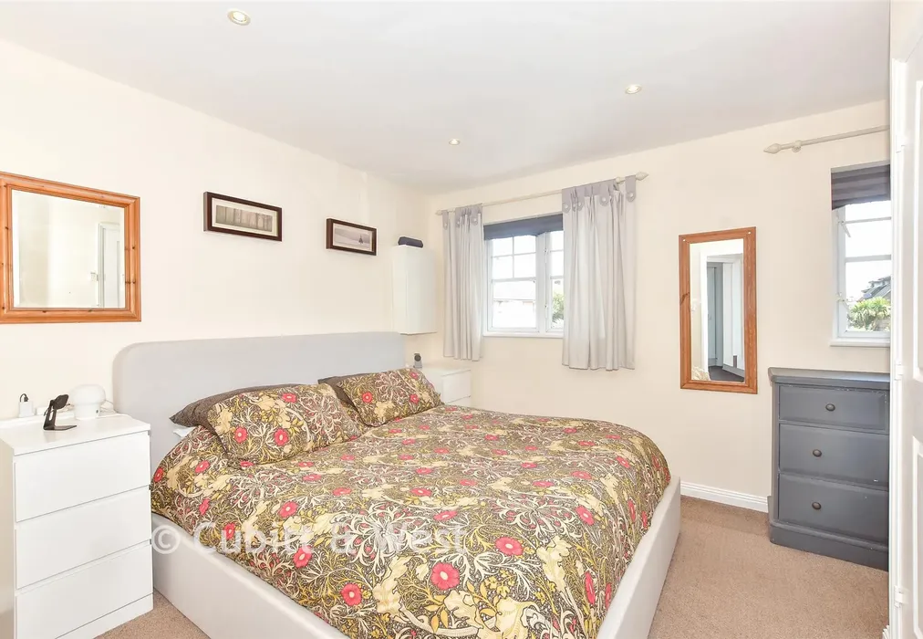 Bedroom 1 - Penfolds Place, Arundel, West Sussex - Wards of Kent