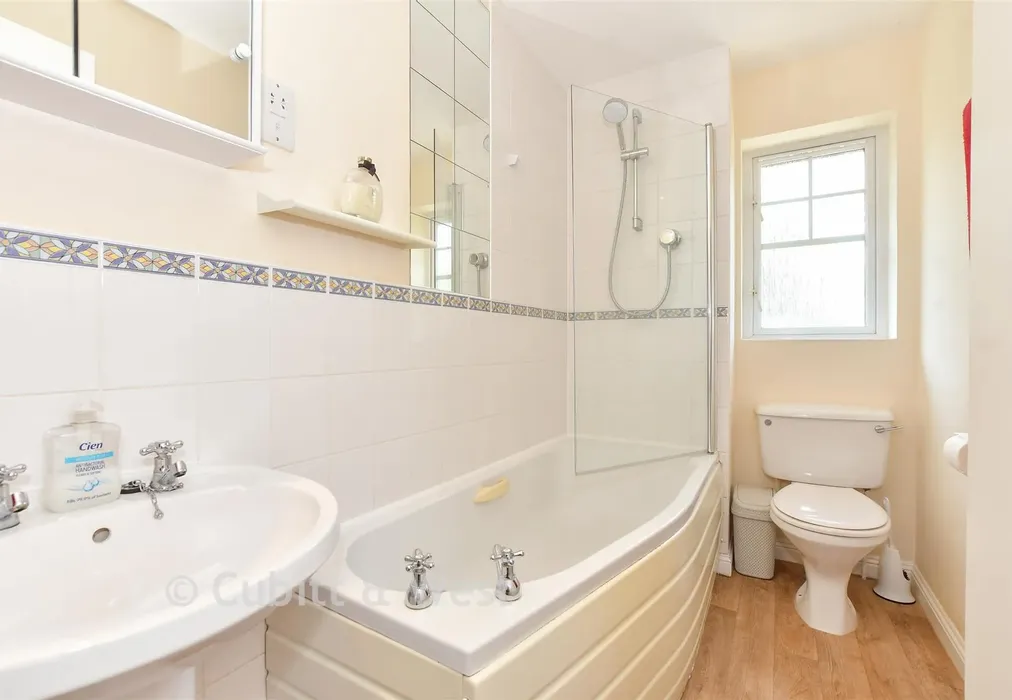 Bathroom - Penfolds Place, Arundel, West Sussex - Wards of Kent