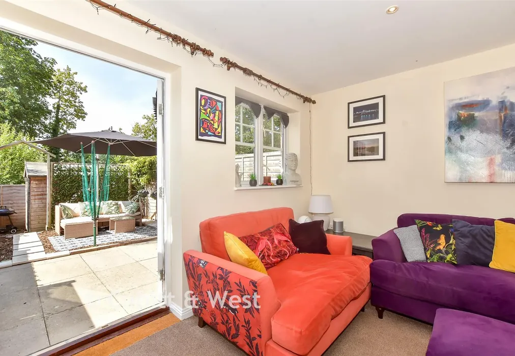 Internal Lifestyle Photograph - Penfolds Place, Arundel, West Sussex - Wards of Kent