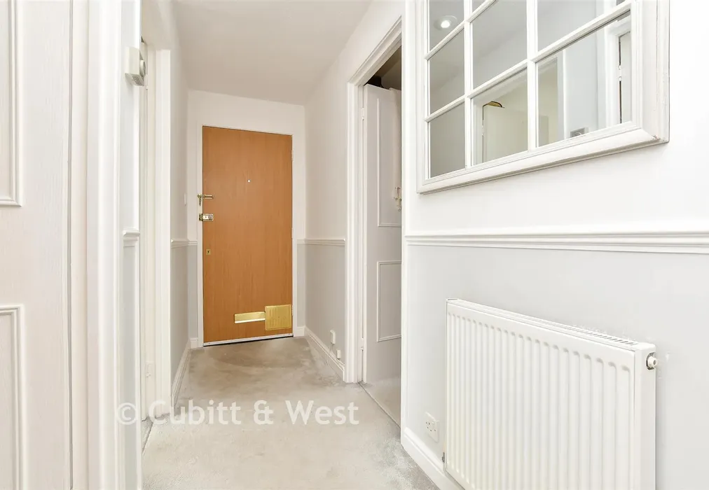 Entrance Hall - Hillside Close, Banstead, Surrey - Wards of Kent