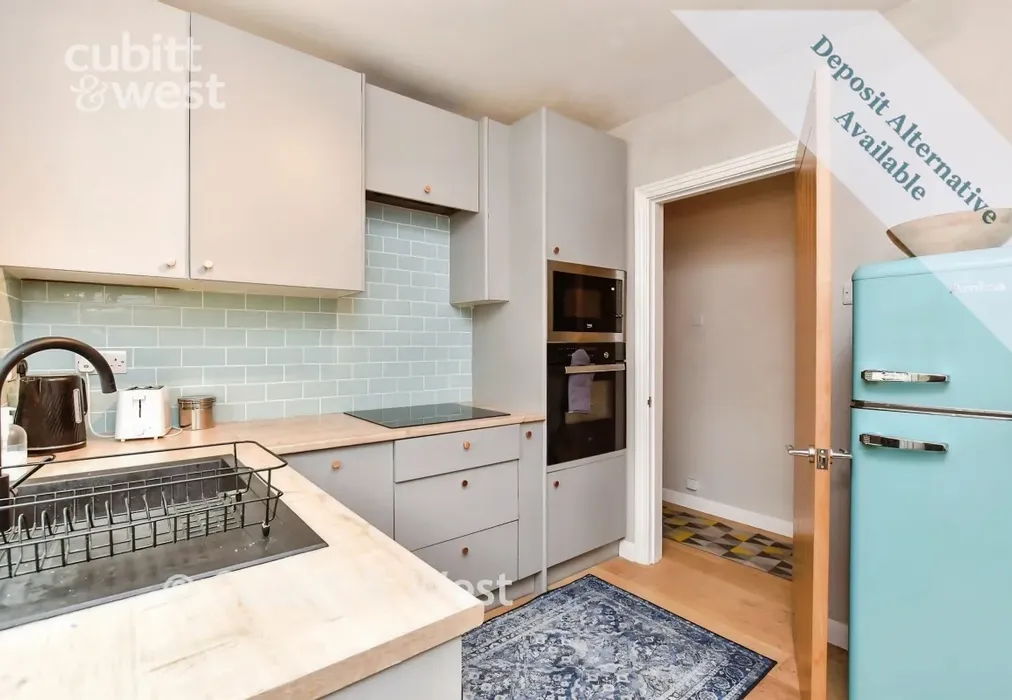 Kitchen - Prince Regents Close, Brighton, BN2 - Wards of Kent