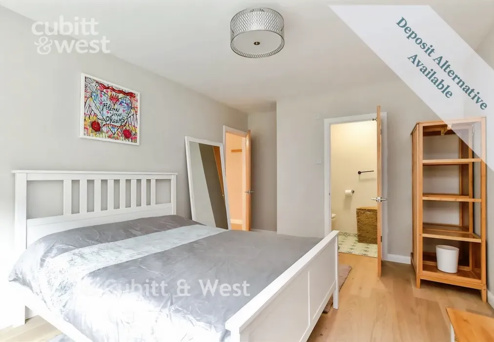 Bedroom 1 - Prince Regents Close, Brighton, BN2 - Wards of Kent