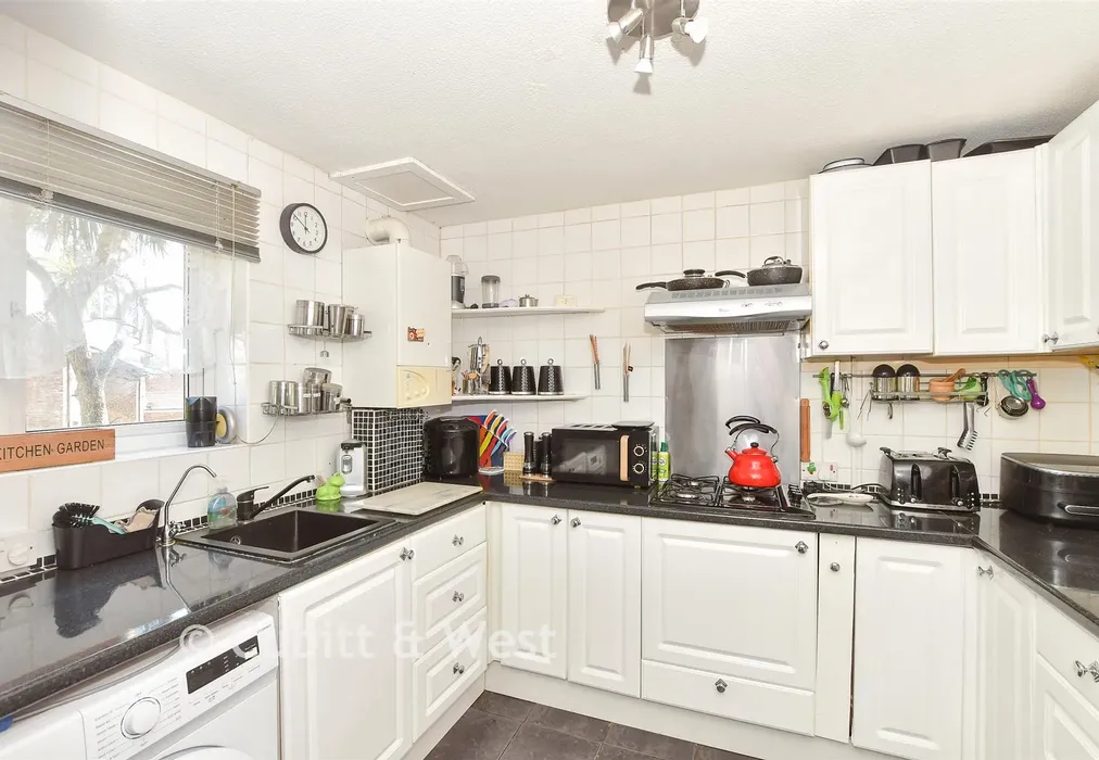 Kitchen - Beckley Close, Brighton, East Sussex - Wards of Kent
