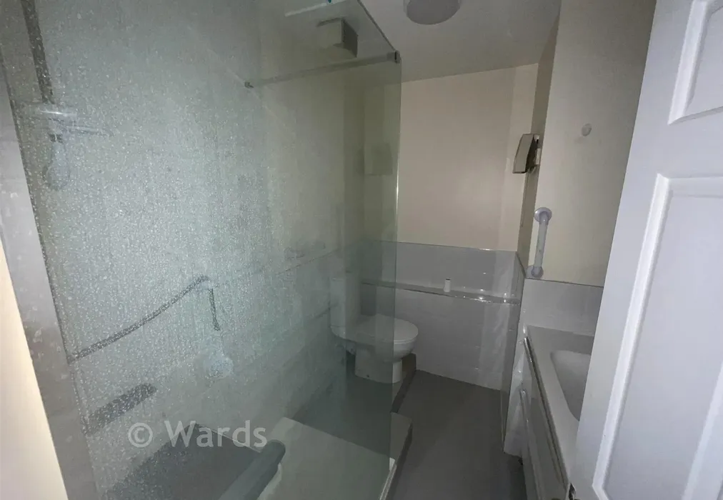 Shower Room - West Street, Gravesend, Kent - Wards of Kent