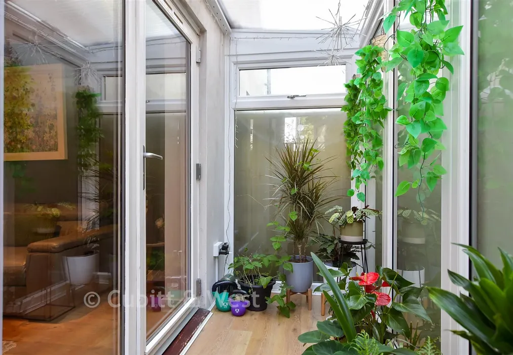 Sun Room - Union Close, Newhaven, East Sussex - Wards of Kent