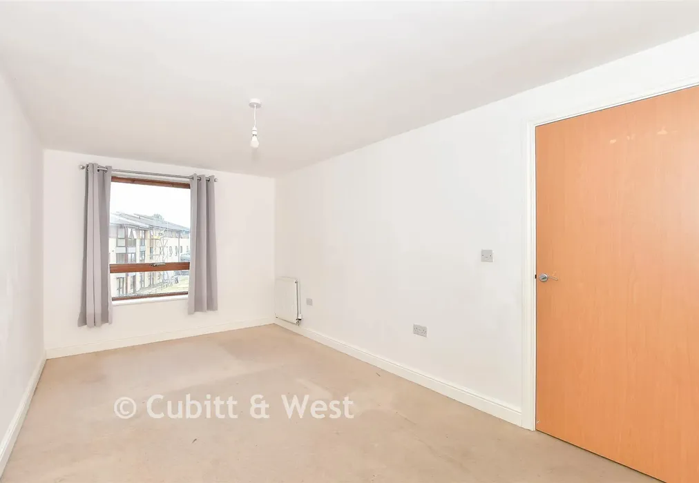 Bedroom 1 - Commonwealth Drive, Crawley, West Sussex - Wards of Kent