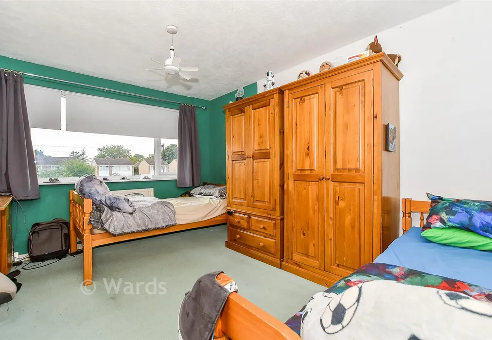 Bedroom 1 - Knaves Acre, Headcorn, Kent - Wards of Kent