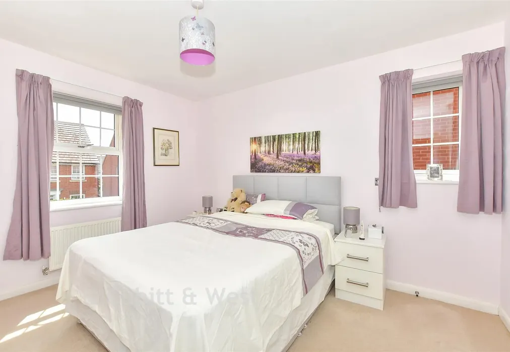 Bedroom 1 - Poppy Way, Havant, Hampshire - Wards of Kent