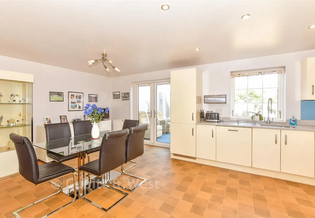 Kitchen/Diner - Poppy Way, Havant, Hampshire - Wards of Kent
