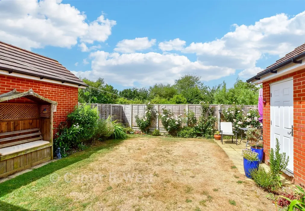 Rear Garden - Poppy Way, Havant, Hampshire - Wards of Kent
