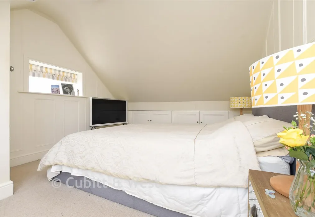 Bedroom 1 - Horsham Road, Holmwood, Dorking, Surrey - Wards of Kent