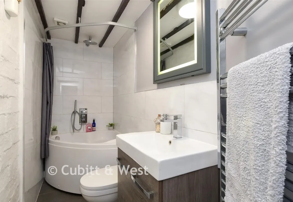 Bathroom - Horsham Road, Holmwood, Dorking, Surrey - Wards of Kent