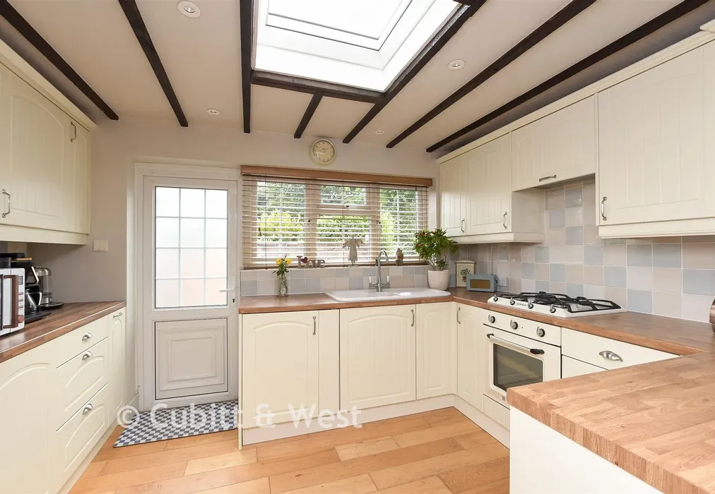 Kitchen - Horsham Road, Holmwood, Dorking, Surrey - Wards of Kent