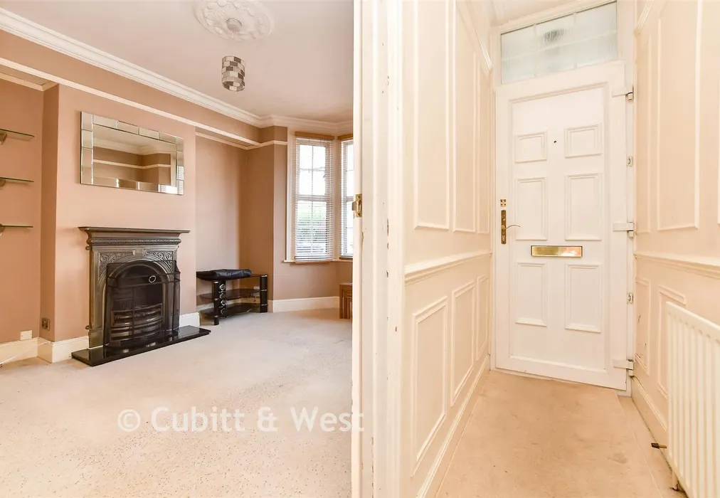 Entrance Hall - Lower Road, Kenley, Surrey - Wards of Kent