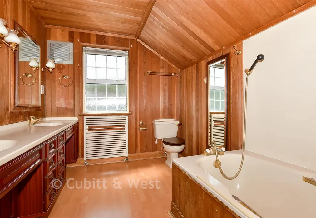 Bathroom - Lower Road, Kenley, Surrey - Wards of Kent