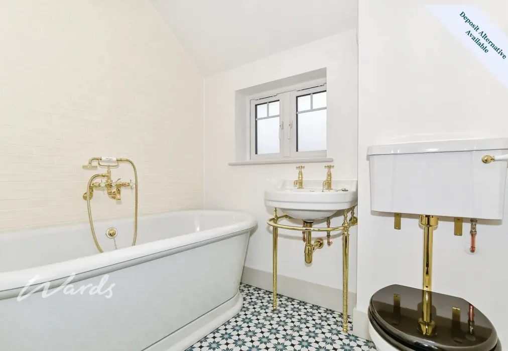 Bathroom - Curzon Road Maidstone ME14 - Wards of Kent