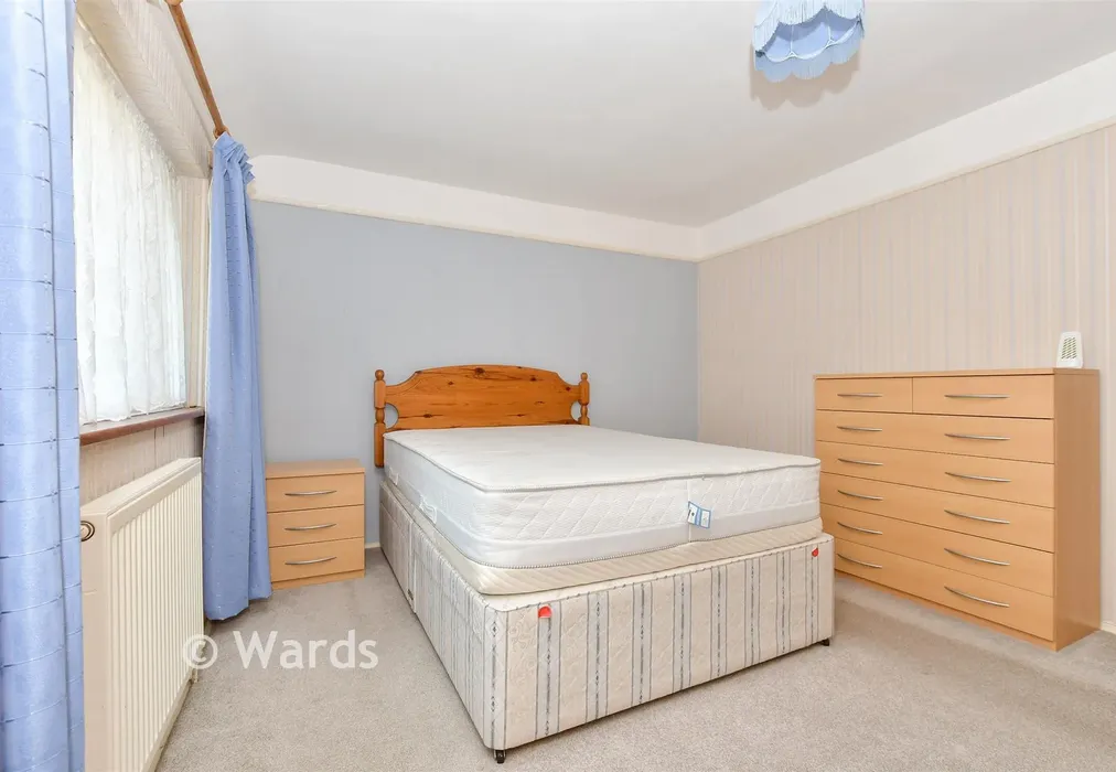 Bedroom 1 - Target Firs, Temple Ewell, Dover, Kent - Wards of Kent
