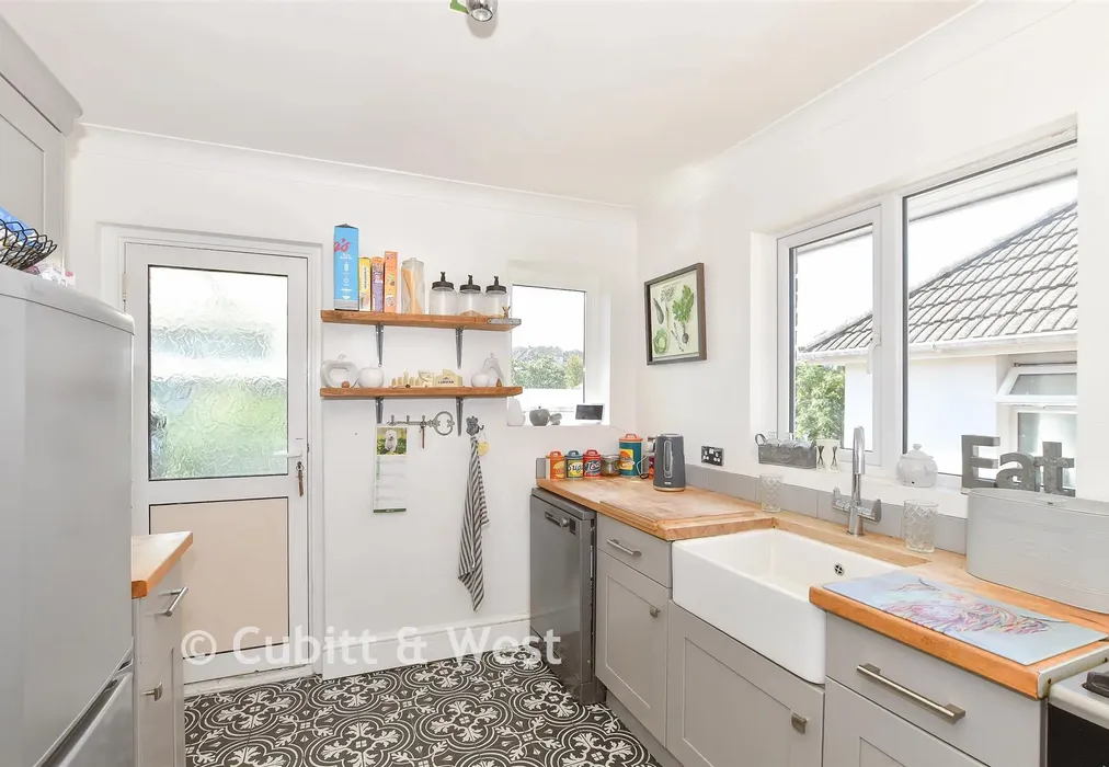 Kitchen - Dale Crescent, Brighton, East Sussex - Wards of Kent