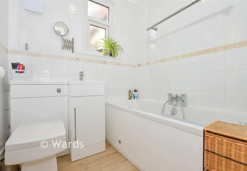 Bathroom - St. George's Road, Gillingham, Kent - Wards of Kent