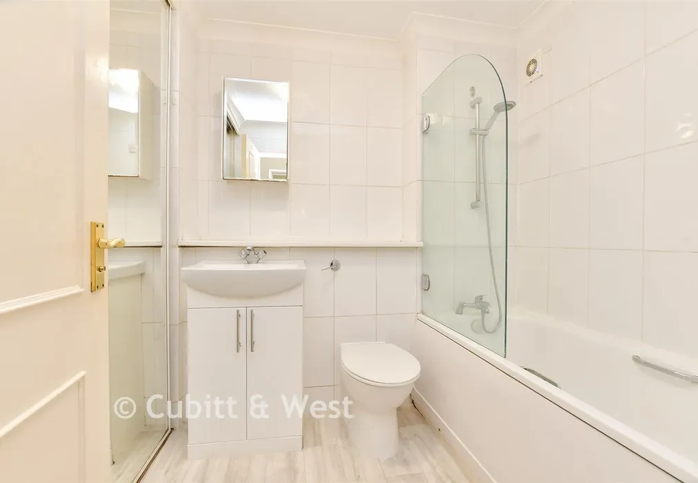 Bathroom - Lansdowne Road, Purley, Surrey - Wards of Kent